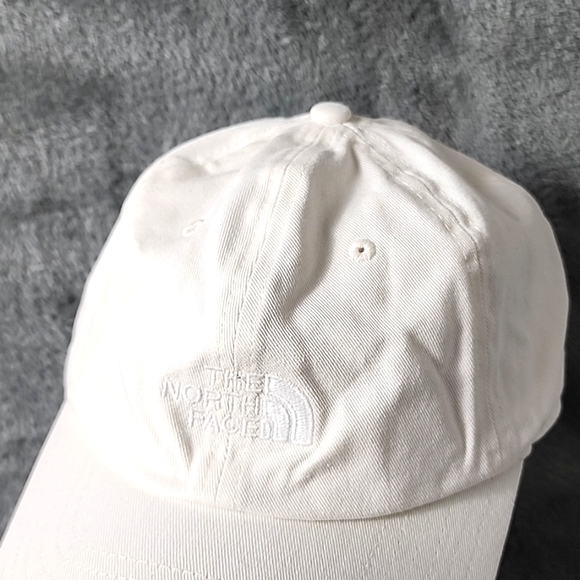 The North Face Cotton Hat. Unisex Adjustable - Picture 3 of 8